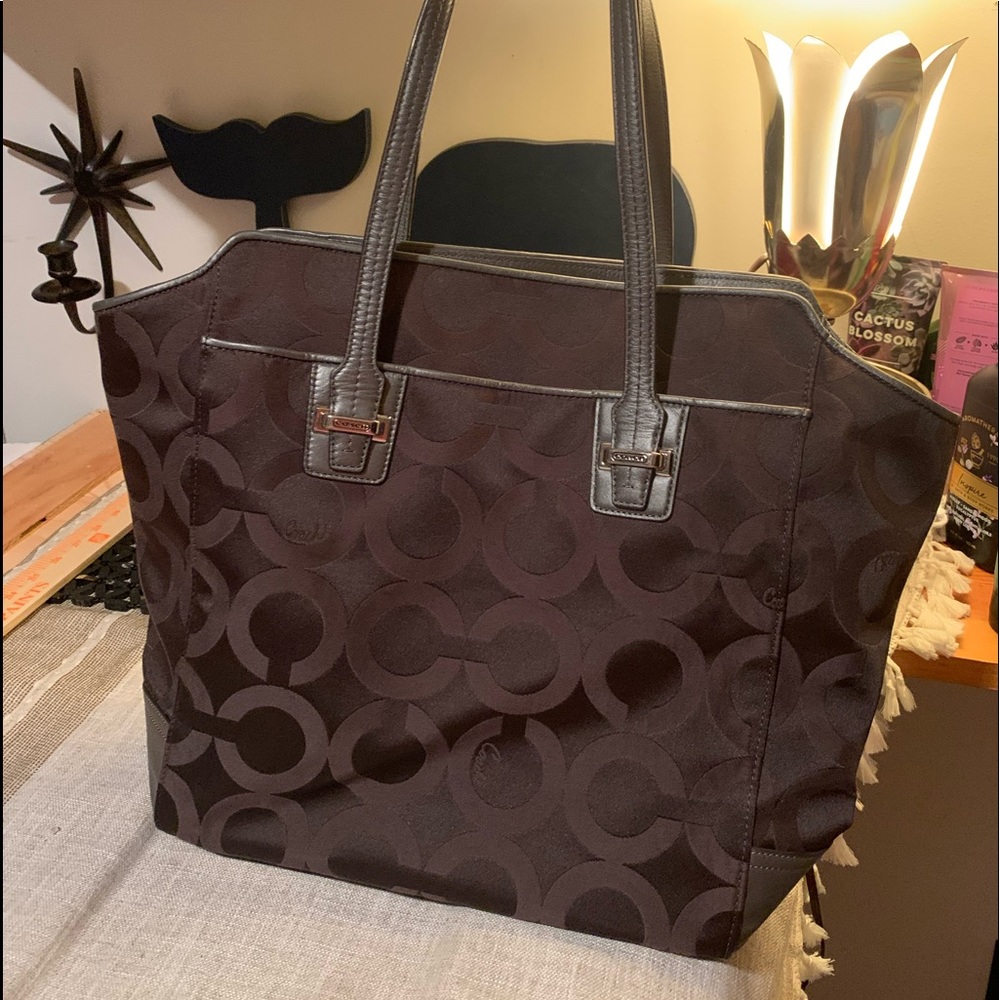 PRICE DROP Coach G1382-F26031 authentic Taylor Op Art Alexis Shoulder Handbag
